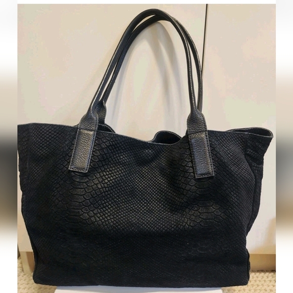 J. McLaughlin Black Python Print Embossed Leather Carryall/Tote Bag Ret.$398 - Picture 3 of 15